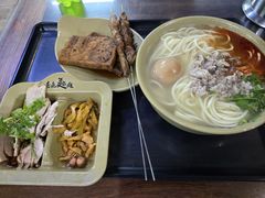-亮亮面馆(经六路店)