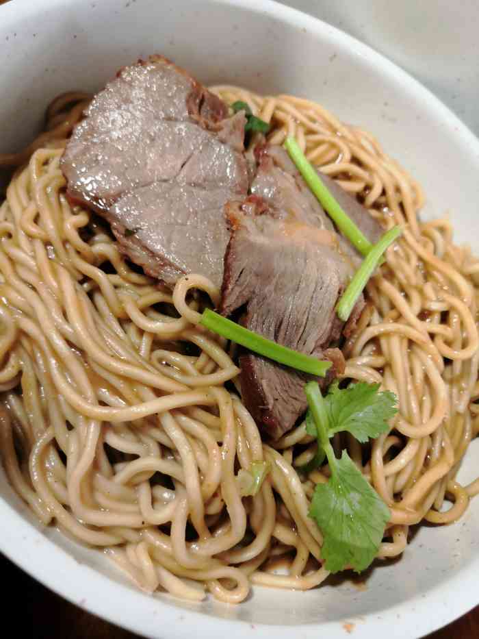 圆门干面馆(榕江路店)-"[薄荷]环境:进门可以看见几张桌椅,楼上.