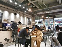 大堂-HELLO 27 意面·沙拉·帕尼尼