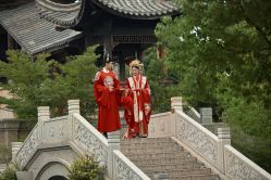 -喜爱高定婚纱摄影