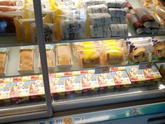 面包甜点陈列柜-一鸣真鲜奶吧(万地店)