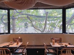 靠窗位-毛辣果·酸