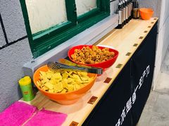 自助取餐区-超越炭火牛蛙火锅鸡(河东店)