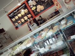 -Winchell's Donuts House