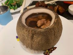 椰子八宝鸡汤-闻见中国海南菜(K11店)