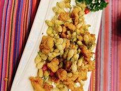 -香巴拉云南餐厅(华莱坞店)