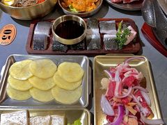 -围炉肉舍•炭烤活鳗•丹东海鲜烤肉(步行街店)