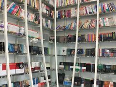 -钟书阁(松江泰晤士小镇店)