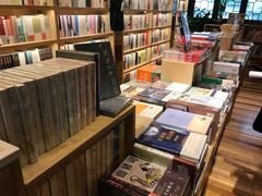 -猫的天空之城概念书店(杭州南宋御街店)