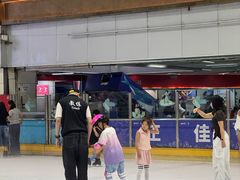 -正佳冰河湾真冰滑冰场