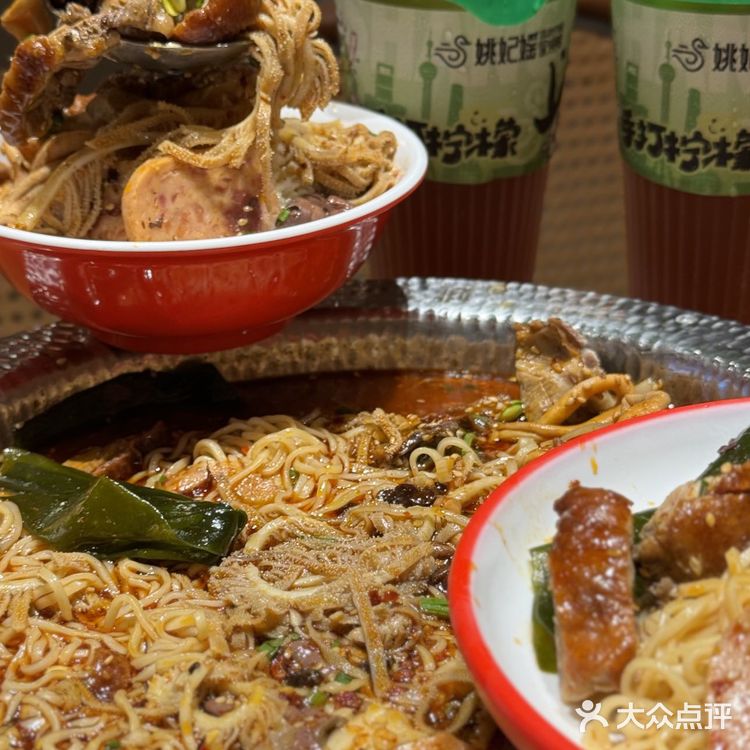 很适合中饭来吃～姚妃媱冒烤鸭(吴江路湟普汇店)