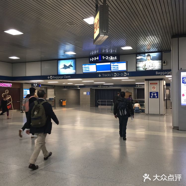 乘车可以选择人工售票或自助售票机买票