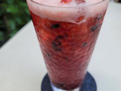 -彳亍咖啡·这里(水湾路店)