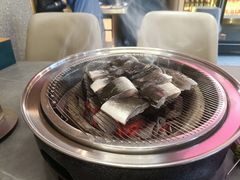 -围炉肉舍•炭烤活鳗•丹东海鲜烤肉(步行街店)