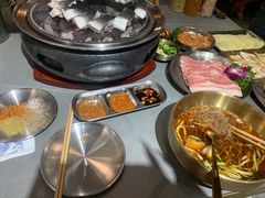 -围炉肉舍•炭烤活鳗•丹东海鲜烤肉(步行街店)