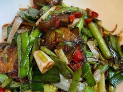 大蒜叶炒腊肉-湘约爨厨(太白立交店)