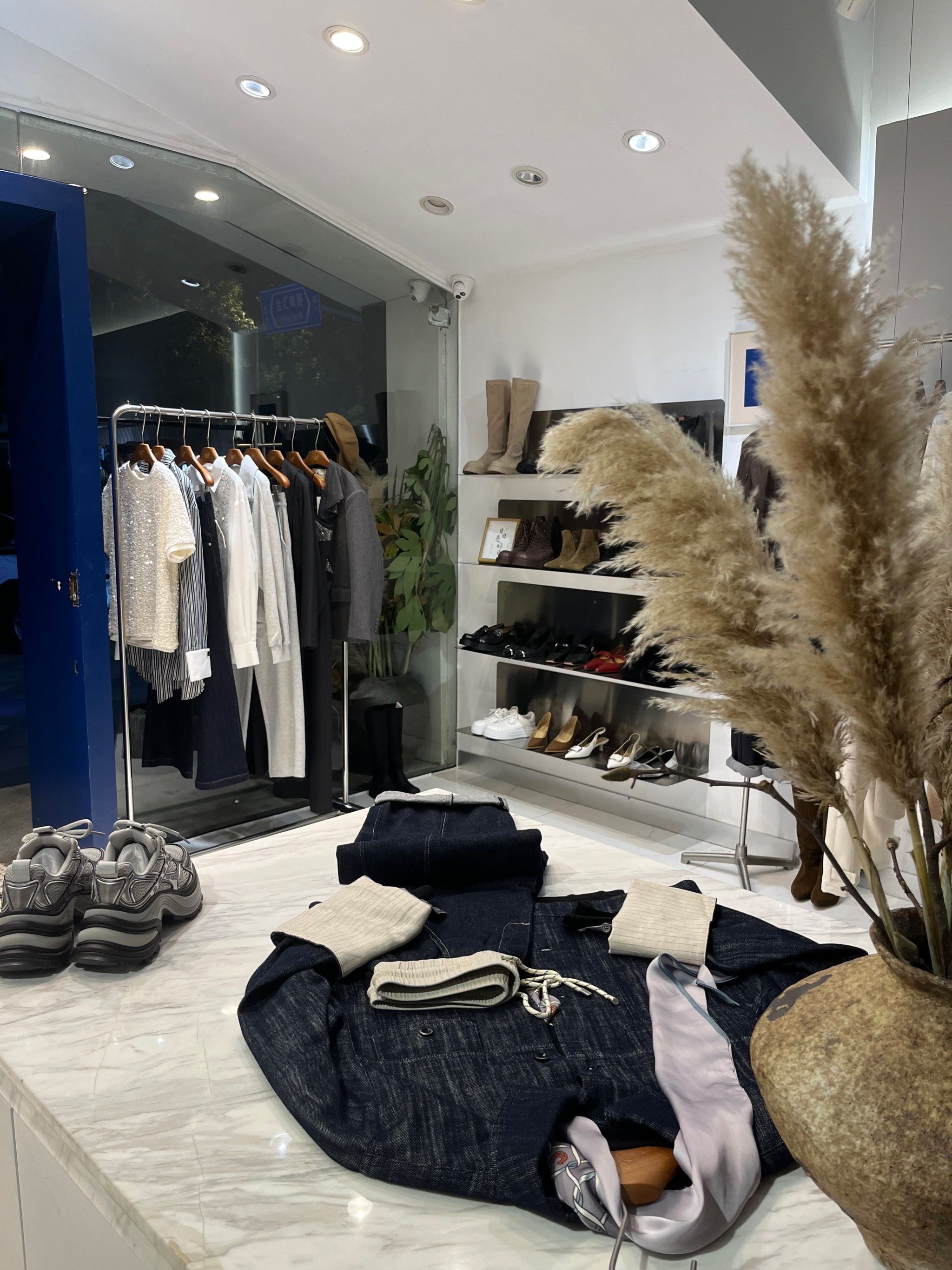 哈哈哈超级好逛的一家服装店,就在韩国街这边上