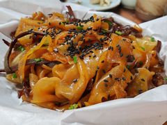 豉油皇炒陈村粉-大良毋米粥·粥底火锅(岭南天地店)