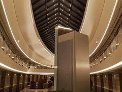 -上海滴水湖皇冠假日酒店