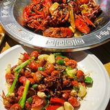 老字号湖北菜生意爆好！小龙虾上市口味选择多！