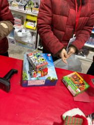 -逝水玩具折扣店