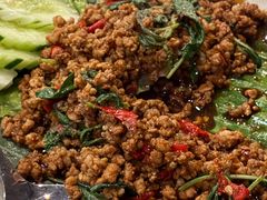 打抛猪肉-Pakorn's Kitchen