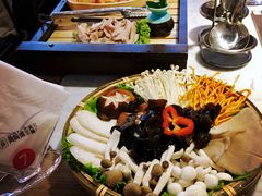 -尚尚仙·酸汤猪手·猪肚鸡火锅(华联万柳购物中心店)