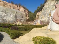 -彩色沙林风景区