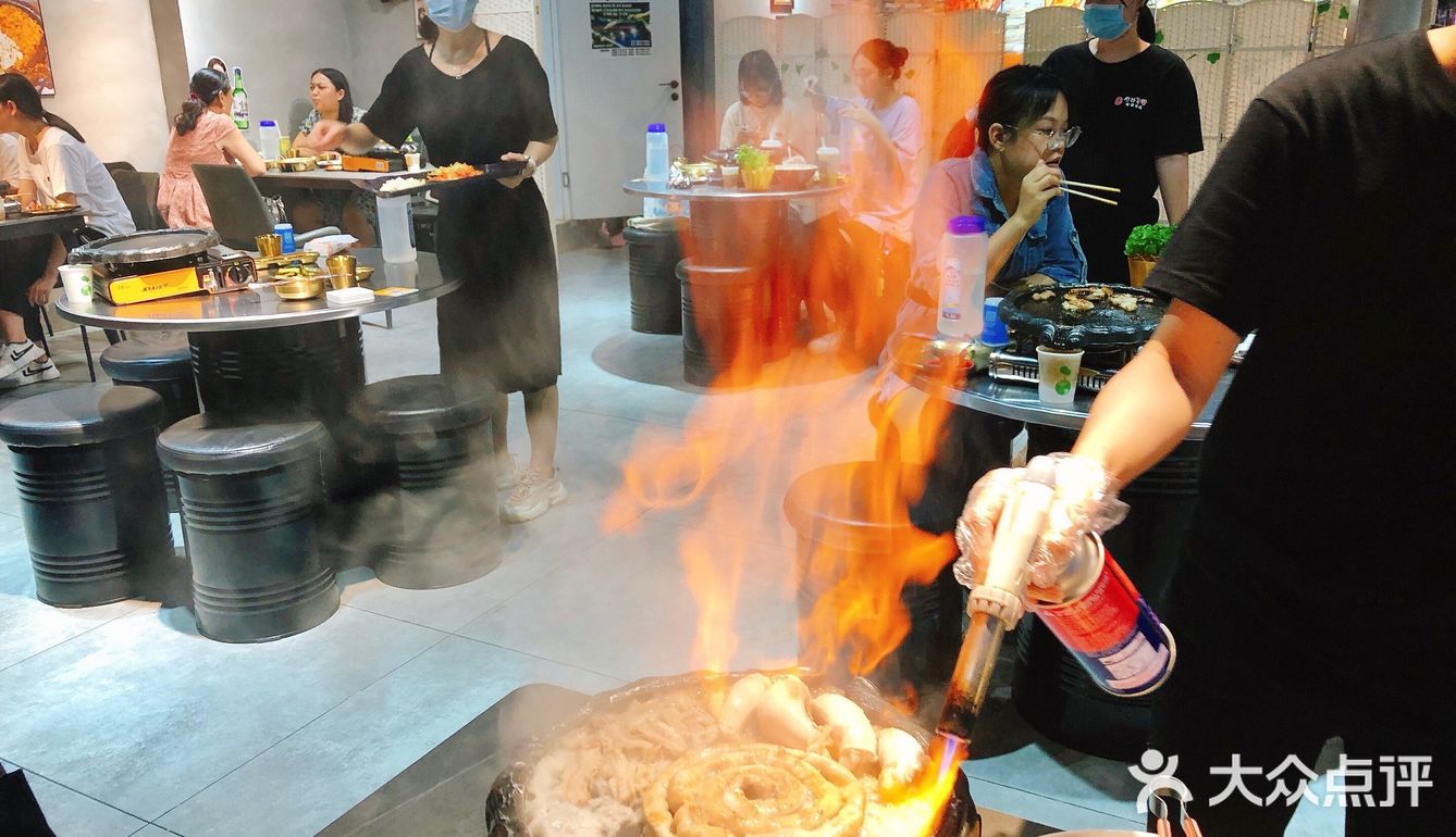 远景路美味可口的辛罗烤肥肠