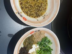 -由衷贵州酸汤牛肉火锅(新桥店)
