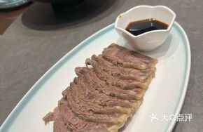 Slow-Cooked Freshly Sliced Beef