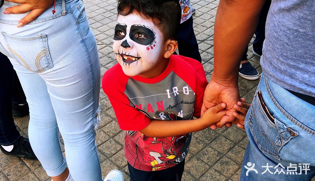 在墨西哥瓜达拉哈拉赶上一场印第安风俗的万圣节🎃