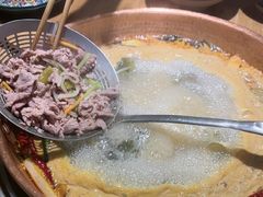 -洱火云南酸菜牛肉火锅(石景山当代商城店)