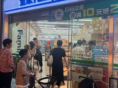 -全家便利店(上海南站站店)
