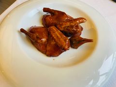 琉璃脆皮润烧乳鸽皇-北京厨房(西安SKP店)