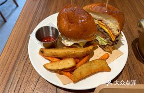 Angus Beef Cheeseburger + Double Fry Combo