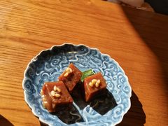 松子枣泥拉糕-鑫震源·苏式大虾生煎(山塘街店)
