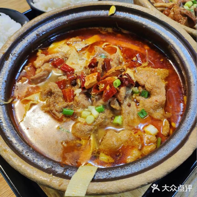 生意很好的老成都砂锅菜