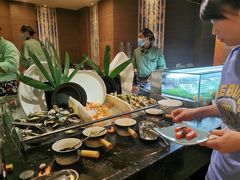自助取餐区-月色西餐厅·海鲜刺身·烧烤(科学城保利郡雅酒店)