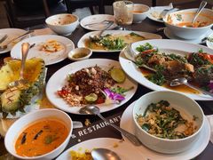 -Chom Cafe and Restaurant
