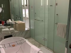 -上海滴水湖皇冠假日酒店