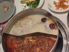 -洪氏嗨捞·广东猪肚鸡·椰子鸡火锅(西咸万象城店)