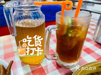 「正方华美食店」 柠檬红茶很好喝，超解腻，适合陪着一