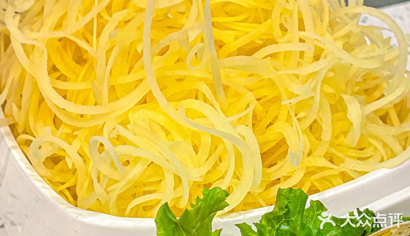 这朴实的牛杂煲肉都堆出来了…广州人这么能吃辣的吗⁉️  