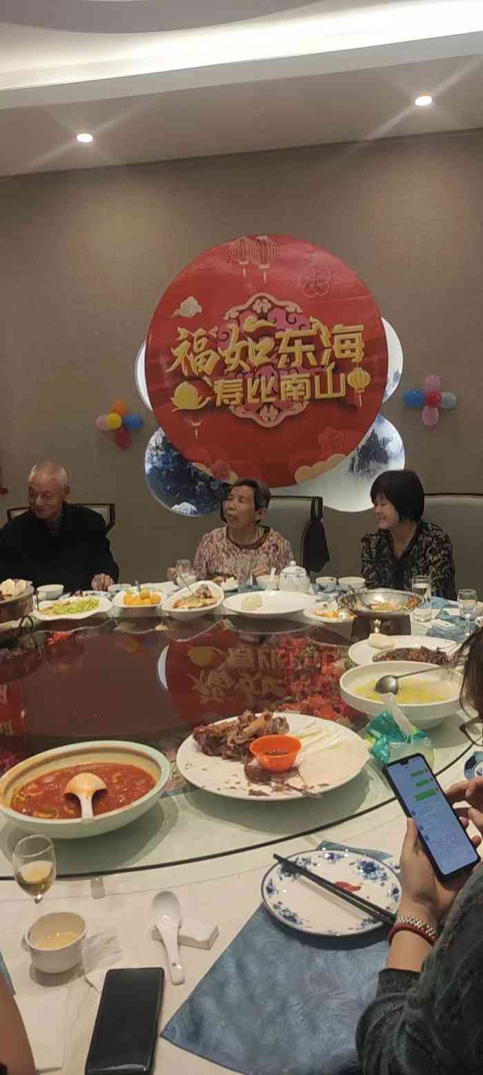 巨鼎酒店(迎胜路店)-"经常来吃,推荐她家的铁棍山药,锅饼鸡～～.