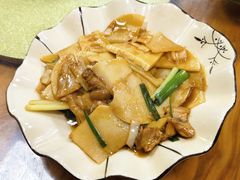 南昆山鲜笋炒土猪肉-老客家美食• 竹筒饭• 河鲜(龙门永汉店)