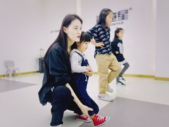 -潮童星少儿模特形体培训(郑州总校)