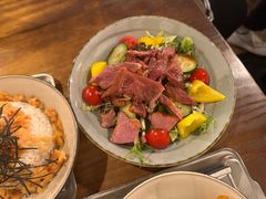 烤牛肉鲜蔬沙拉-Retro Deli 茶泡饭