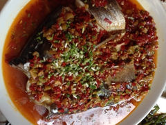 剁椒鱼头-姐妹食尚朴宿