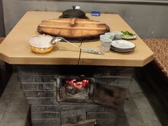 大堂-万里闯关东铁锅炖菜馆(高新旗舰店)
